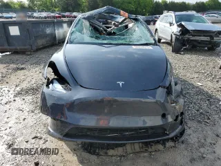 2024 Tesla Model Y Long Range z VIN 7SAYGDEEXRA324517, wystawiony jako Copart lot #55274615 z przebiegiem Nie podano mil oraz Szkoda całkowita • Salvage title. Historia ofert i sprzedaży dostępna na DreamBid. Obrazek 5.