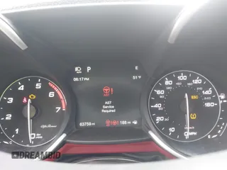 2019 Alfa Romeo Giulia z VIN ZARFAMAN5K7621548, wystawiony jako IAAI lot #41744662 z przebiegiem 63 759 mil mil oraz . Historia ofert i sprzedaży dostępna na DreamBid. Obrazek 7.