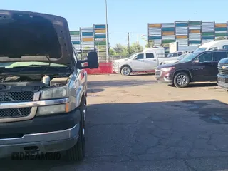 2004 Chevrolet Silverado 2500HD LT z VIN 1GCHK291X4E183064, wystawiony jako Copart lot #57112365 z przebiegiem 324 065 mil mil oraz Czysty tytuł • Clean title. Historia ofert i sprzedaży dostępna na DreamBid. Obrazek 11.