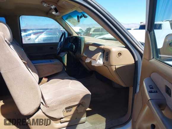 2000 GMC New Sierra 1500 SL with VIN 2GTEC19V0Y1143564, listed as a IAAI auction lot 41839246 with 203,433 mi miles. Bid and sale history available at carsss.com. Image 5.
