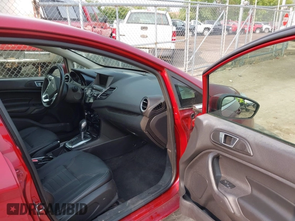 2015 Ford Fiesta Titanium z VIN 3FADP4FJ1FM171680, wystawiony jako IAAI lot #42383105 z przebiegiem 51 396 mil mil oraz . Historia ofert i sprzedaży dostępna na DreamBid. Obrazek 5.