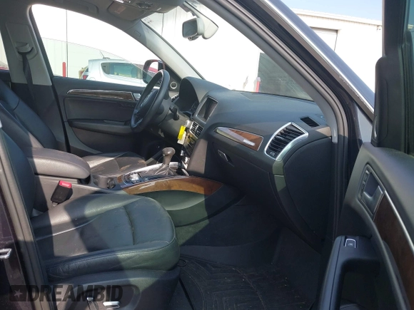 2016 Audi Q5 Premium Plus z VIN WA1L2AFP4GA120397, wystawiony jako IAAI lot #42482873 z przebiegiem 44 275 mil mil oraz . Historia ofert i sprzedaży dostępna na DreamBid. Obrazek 5.