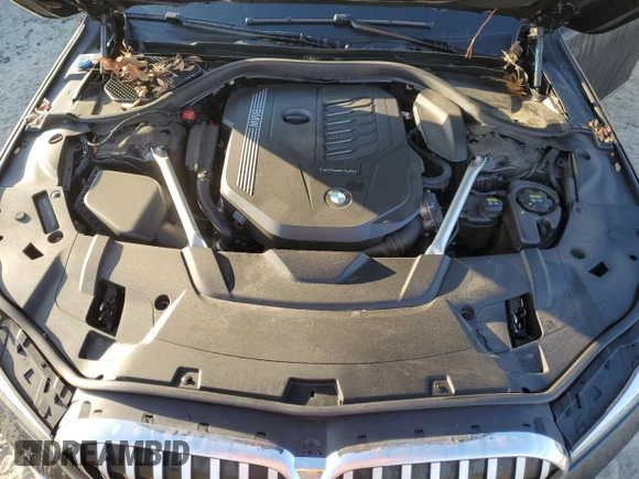 2021 BMW 7 Series 740i z VIN WBA7T2C06MCG10258, wystawiony jako Copart lot #43330265 z przebiegiem 37 938 mil mil oraz Nie do naprawy • Non repairable. Historia ofert i sprzedaży dostępna na DreamBid. Obrazek 11.
