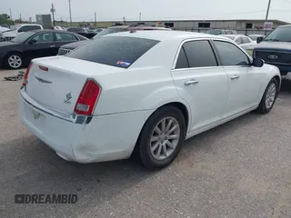 2012 Chrysler 300 Limited z VIN 2C3CCACG9CH249226, wystawiony jako IAAI lot #42256599 z przebiegiem Nie podano mil oraz . Historia ofert i sprzedaży dostępna na DreamBid. Obrazek 4.