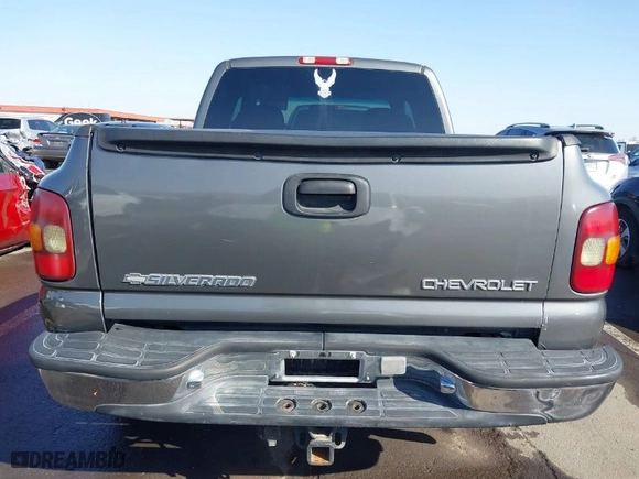2001 Chevrolet Silverado 1500 LS with VIN 2GCEC19V411309090, listed as a IAAI auction lot 41693056 with 174,262 mi miles. Bid and sale history available at carsss.com. Image 6.