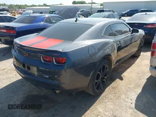 2010 Chevrolet Camaro 2LT z VIN 2G1FC1EV8A9183238, wystawiony jako IAAI lot #42547339 z przebiegiem 162 108 mil mil oraz . Historia ofert i sprzedaży dostępna na DreamBid. Obrazek 4.