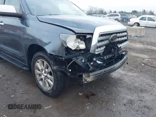 2010 Toyota Sequoia Platinum with VIN 5TDYY5G17AS022633, listed as a IAAI auction lot 40913539 with 294,432 mi miles. Bid and sale history available at carsss.com. Image 18.