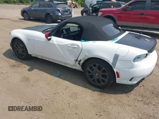 2019 FIAT 124 Spider Lusso with VIN JC1NFAEK8K0141936, listed as a IAAI auction lot 42406202 with 17,556 mi miles and . Bid and sale history available at DreamBid. Image 3.
