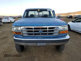 1993 Ford F-250 with VIN 2FTHF26G8PCB37269, listed as a Copart auction lot 82901974 with 159,725 mi miles and Salvage Title. Bid and sale history available at carsss.com. Image 5.