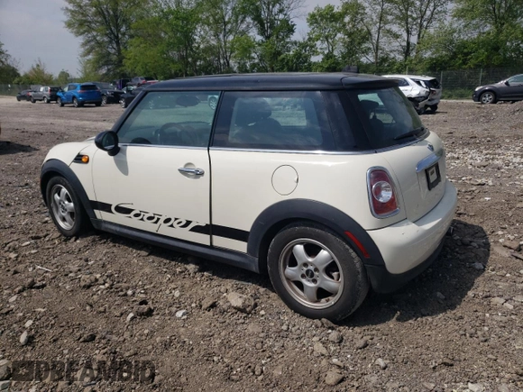 2011 MINI Hardtop z VIN WMWSU3C54BT097885, wystawiony jako Copart lot #55574545 z przebiegiem 133 527 mil mil oraz Szkoda całkowita • Salvage title. Historia ofert i sprzedaży dostępna na DreamBid. Obrazek 2.