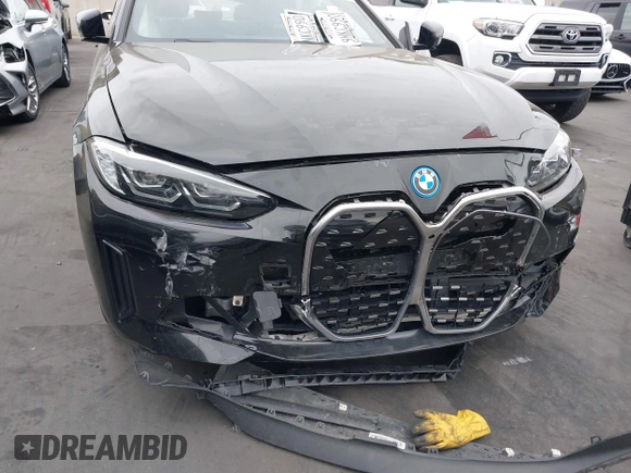 2023 BMW i4 eDrive40 z VIN WBY73AW03PFR16924, wystawiony jako IAAI lot #42034635 z przebiegiem 15 136 mil mil oraz . Historia ofert i sprzedaży dostępna na DreamBid. Obrazek 6.