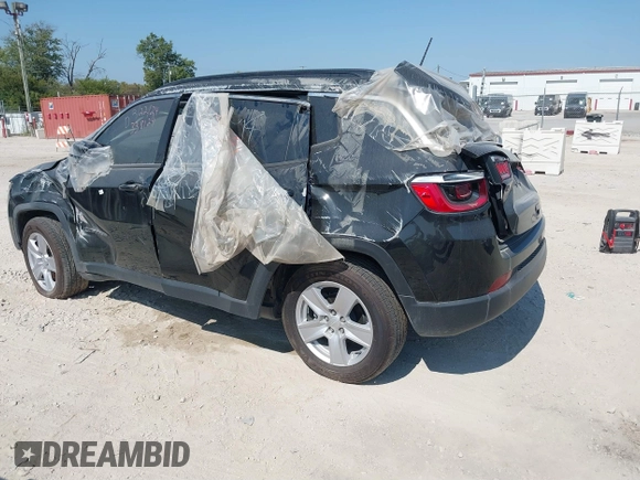 2022 Jeep Compass Latitude with VIN 3C4NJCBB7NT229059, listed as a IAAI auction lot 40291334 with 5,693 mi miles and . Bid and sale history available at carsss.com. Image 3.