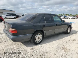 1995 Mercedes-Benz E Class with VIN WDBEA32E8SC155148, listed as a Copart auction lot 53386385 with 114,773 mi miles and Salvage Title. Bid and sale history available at carsss.com. Image 3.