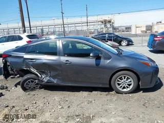 2022 Toyota Prius L Eco with VIN JTDKAMFU2N3172026, listed as a IAAI auction lot 41841090 with 49,011 mi miles. Bid and sale history available at carsss.com. Image 12.