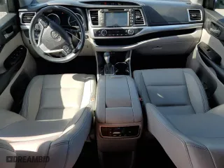 2017 Toyota Highlander XLE with VIN 5TDJZRFH4HS460704, listed as a Copart auction lot 52048665 with 46,214 mi miles and Salvage Title. Bid and sale history available at carsss.com. Image 8.