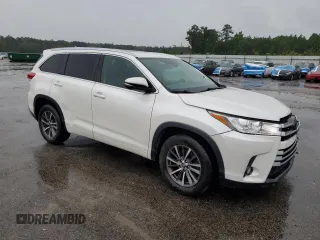 2018 Toyota Highlander SE z VIN 5TDKZRFH2JS265873, wystawiony jako Copart lot #56623075 z przebiegiem 202 427 mil mil oraz Szkoda całkowita • Salvage title. Historia ofert i sprzedaży dostępna na DreamBid. Obrazek 4.