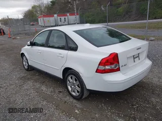 2007 Volvo S40 2.4L with VIN YV1MS390972278887, listed as a IAAI auction lot 42044268 with 150,958 mi miles. Bid and sale history available at carsss.com. Image 3.
