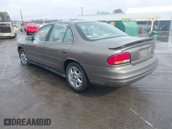 2000 Oldsmobile Intrigue GLS z VIN 1G3WX52H9YF131166, wystawiony jako IAAI lot #41527895 z przebiegiem 104 534 mil mil oraz . Historia ofert i sprzedaży dostępna na DreamBid. Obrazek 3.