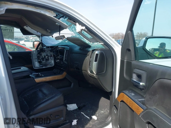 2018 Chevrolet Silverado 1500 LTZ with VIN 3GCUKSEC9JG530572, listed as a IAAI auction lot 41796973 with 117,842 mi miles. Bid and sale history available at carsss.com. Image 5.