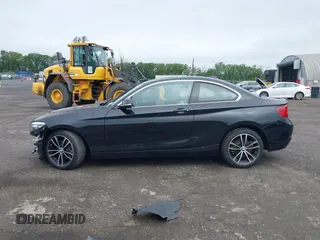 2020 BMW 2 Series 230i xDrive z VIN WBA2J3C02L7E63806, wystawiony jako IAAI lot #42270821 z przebiegiem 28 277 mil mil oraz . Historia ofert i sprzedaży dostępna na DreamBid. Obrazek 15.