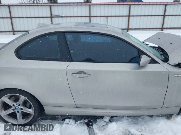 2008 BMW 1 Series 135i with VIN WBAUC73558VF22727, listed as a IAAI auction lot 41590354 with 81,362 mi miles. Bid and sale history available at carsss.com. Image 14.