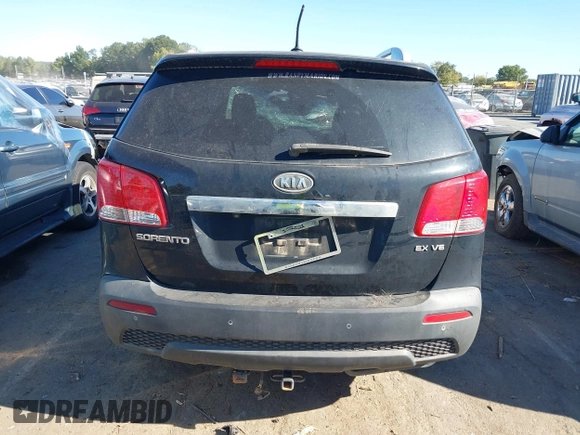 2013 Kia Sorento EX with VIN 5XYKUDA22DG412022, listed as a IAAI auction lot 40567674 with 177,189 mi miles. Bid and sale history available at carsss.com. Image 16.