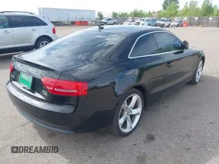 2010 Audi A5 Premium Plus z VIN WAULFAFR2AA069370, wystawiony jako IAAI lot #42301018 z przebiegiem 114 526 mil mil oraz . Historia ofert i sprzedaży dostępna na DreamBid. Obrazek 4.
