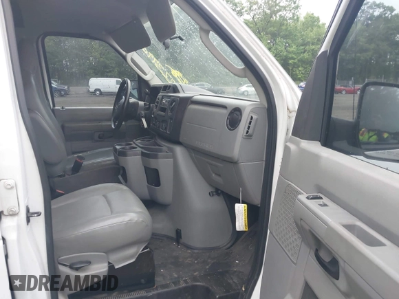 2013 Ford Econoline Cargo Commercial z VIN 1FTNE2EW6DDA13611, wystawiony jako IAAI lot #42237700 z przebiegiem 188 346 mil mil oraz . Historia ofert i sprzedaży dostępna na DreamBid. Obrazek 5.