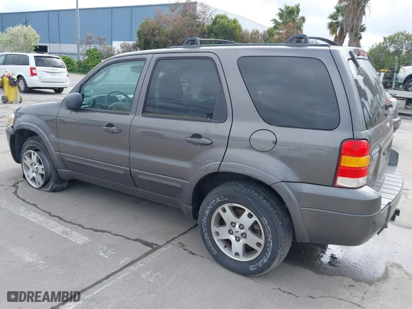 2005 Ford Escape Limited with VIN 1FMCU94195KC22522, listed as a IAAI auction lot 41901471 with 201,427 mi miles. Bid and sale history available at carsss.com. Image 3.