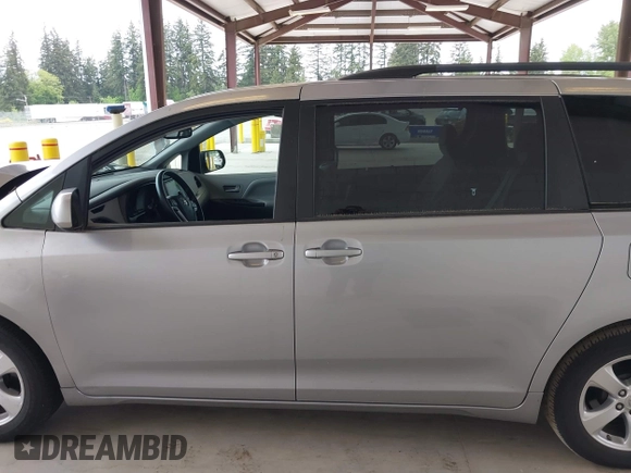 2017 Toyota Sienna LE Auto Access Seat с VIN 5TDKZ3DC4HS828226, выставлен на аукционе IAAI как лот 42283563 с пробегом 19 725 миль миль и . История ставок и продаж доступна на DreamBid. Изображение 14.