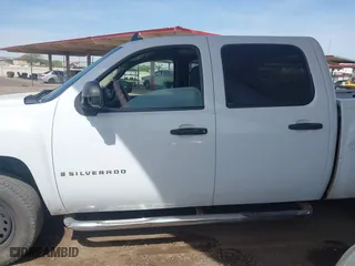 2007 Chevrolet Silverado 1500 LT w/1LT with VIN 2GCEC13C771629942, listed as a IAAI auction lot 41929505 with 200,432 mi miles. Bid and sale history available at carsss.com. Image 14.