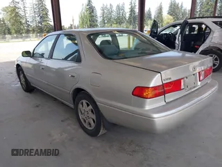 2000 Toyota Camry LE z VIN JT2BF22K2Y0239961, wystawiony jako IAAI lot #42128226 z przebiegiem 154 691 mil mil oraz . Historia ofert i sprzedaży dostępna na DreamBid. Obrazek 3.