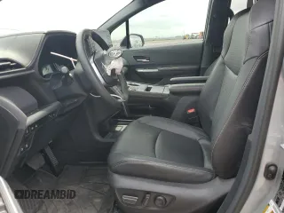 2024 Toyota Sienna LE с VIN 5TDCSKFC8RS119784, выставлен на аукционе Copart как лот 54167305 с пробегом 16 715 миль миль и Списание • Salvage title. История ставок и продаж доступна на DreamBid. Изображение 7.