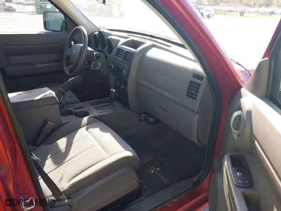 2007 Dodge Nitro SXT with VIN 1D8GT28K27W596437, listed as a IAAI auction lot 41687392 with 279,951 mi miles. Bid and sale history available at carsss.com. Image 5.