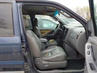 2002 Ford Escape XLT Choice with VIN 1FMYU03122KB98126, listed as a IAAI auction lot 41931702 with 225,401 mi miles. Bid and sale history available at carsss.com. Image 5.