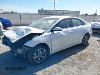 2024 Kia Forte LXS z VIN 3KPF24AD8RE794263, wystawiony jako IAAI lot #40550643 z przebiegiem 10 318 mil mil oraz . Historia ofert i sprzedaży dostępna na DreamBid. Obrazek 17.