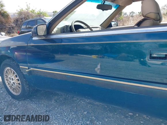 1995 Chrysler LeBaron z VIN 1C3EU4531SF679446, wystawiony jako IAAI lot #41441543 z przebiegiem 105 525 mil mil oraz . Historia ofert i sprzedaży dostępna na DreamBid. Obrazek 13.