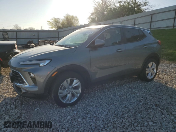 2025 Buick Encore GX Preferred z VIN KL4AMBSP7SB005664, wystawiony jako Copart lot #50201675 z przebiegiem 12 793 mil mil oraz Szkoda całkowita • Salvage title. Historia ofert i sprzedaży dostępna na DreamBid. Obrazek 1.