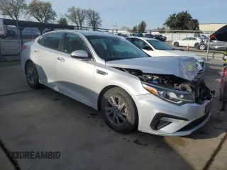 2020 Kia Optima LX z VIN 5XXGT4L30LG389034, wystawiony jako Copart lot #49735975 z przebiegiem 219 985 mil mil oraz Szkoda całkowita • Salvage title. Historia ofert i sprzedaży dostępna na DreamBid. Obrazek 4.
