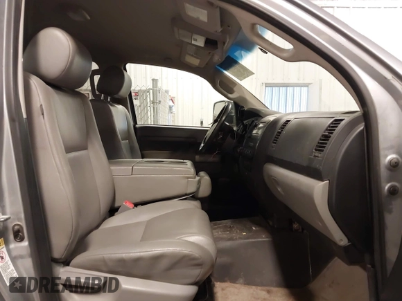 2010 Toyota Tundra 4WD Truck SR with VIN 5TFCW5F1XAX010360, listed as a IAAI auction lot 41784003 with 295,421 mi miles. Bid and sale history available at carsss.com. Image 5.