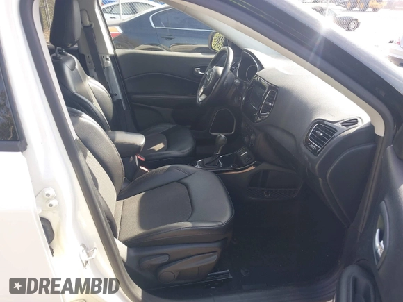 2019 Jeep Compass Latitude z VIN 3C4NJCBB7KT743456, wystawiony jako IAAI lot #41230833 z przebiegiem 125 340 mil mil oraz . Historia ofert i sprzedaży dostępna na DreamBid. Obrazek 5.