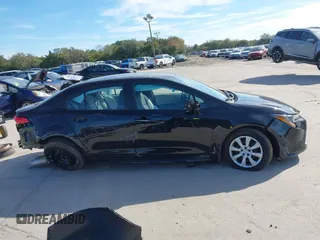 2025 Toyota Corolla LE z VIN 5YFB4MDEXSP261655, wystawiony jako IAAI lot #41429161 z przebiegiem 9 872 mil mil oraz . Historia ofert i sprzedaży dostępna na DreamBid. Obrazek 14.