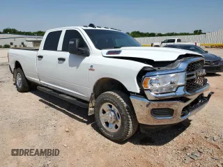 2024 Ram 2500 Tradesman z VIN 3C6UR5HL9RG141202, wystawiony jako Copart lot #56308845 z przebiegiem Nie podano mil oraz Szkoda całkowita • Salvage title. Historia ofert i sprzedaży dostępna na DreamBid. Obrazek 4.
