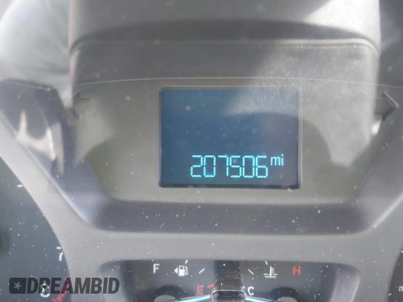 2015 Ford Transit Cargo z VIN 1FTNR2CM8FKA48994, wystawiony jako IAAI lot #42530112 z przebiegiem 207 506 mil mil oraz . Historia ofert i sprzedaży dostępna na DreamBid. Obrazek 7.