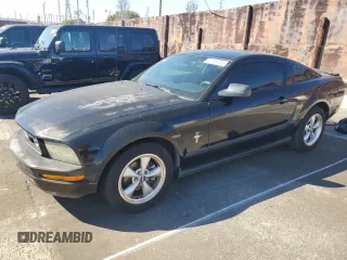 2008 Ford Mustang Deluxe z VIN 1ZVHT80N185141787, wystawiony jako Copart lot #46249105 z przebiegiem 246 527 mil mil oraz Szkoda całkowita • Salvage title. Historia ofert i sprzedaży dostępna na DreamBid. Obrazek 1.