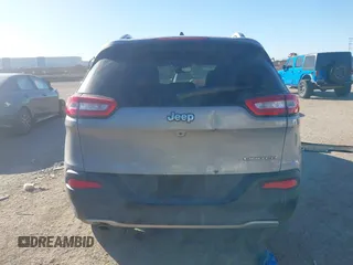 2017 Jeep Cherokee Limited with VIN 1C4PJLDB1HW517745, listed as a IAAI auction lot 41401733 with 121,736 mi miles. Bid and sale history available at carsss.com. Image 17.