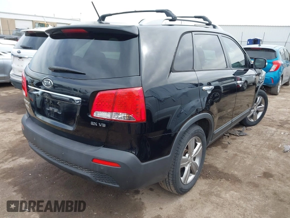 2012 Kia Sorento EX with VIN 5XYKU4A2XCG284563, listed as a IAAI auction lot 41753526 with 206,900 mi miles. Bid and sale history available at carsss.com. Image 4.
