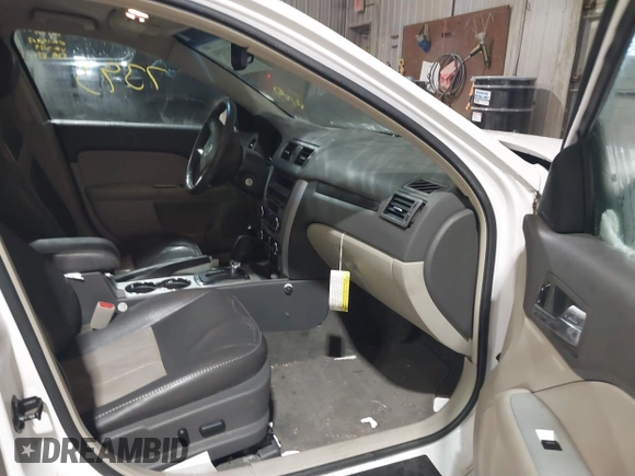 2011 Mercury Milan Premier with VIN 3MEHM0JG0BR603129, listed as a IAAI auction lot 41137393 with 105,403 mi miles. Bid and sale history available at carsss.com. Image 5.