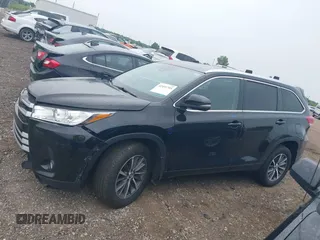 2018 Toyota Highlander SE with VIN 5TDJZRFH3JS543823, listed as a IAAI auction lot 42491705 with 110,801 mi miles and . Bid and sale history available at DreamBid. Image 14.