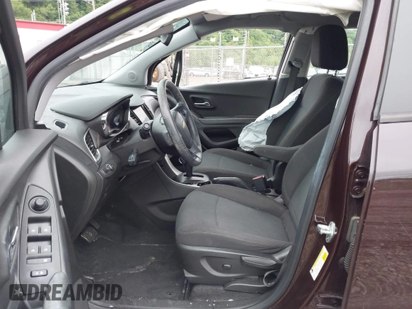 2021 Chevrolet Trax LS z VIN KL7CJNSB2MB360206, wystawiony jako IAAI lot #42337029 z przebiegiem 39 541 mil mil oraz . Historia ofert i sprzedaży dostępna na DreamBid. Obrazek 5.